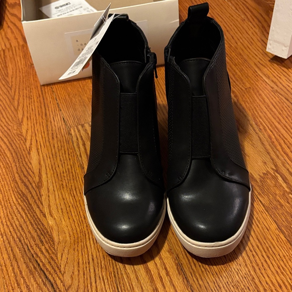 a new day Kolie Black High-Top Sneakers
